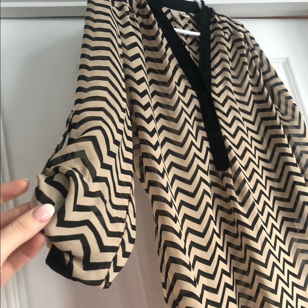 🚨 ALL TOPS $7 🚨 - Picture 5 of 8